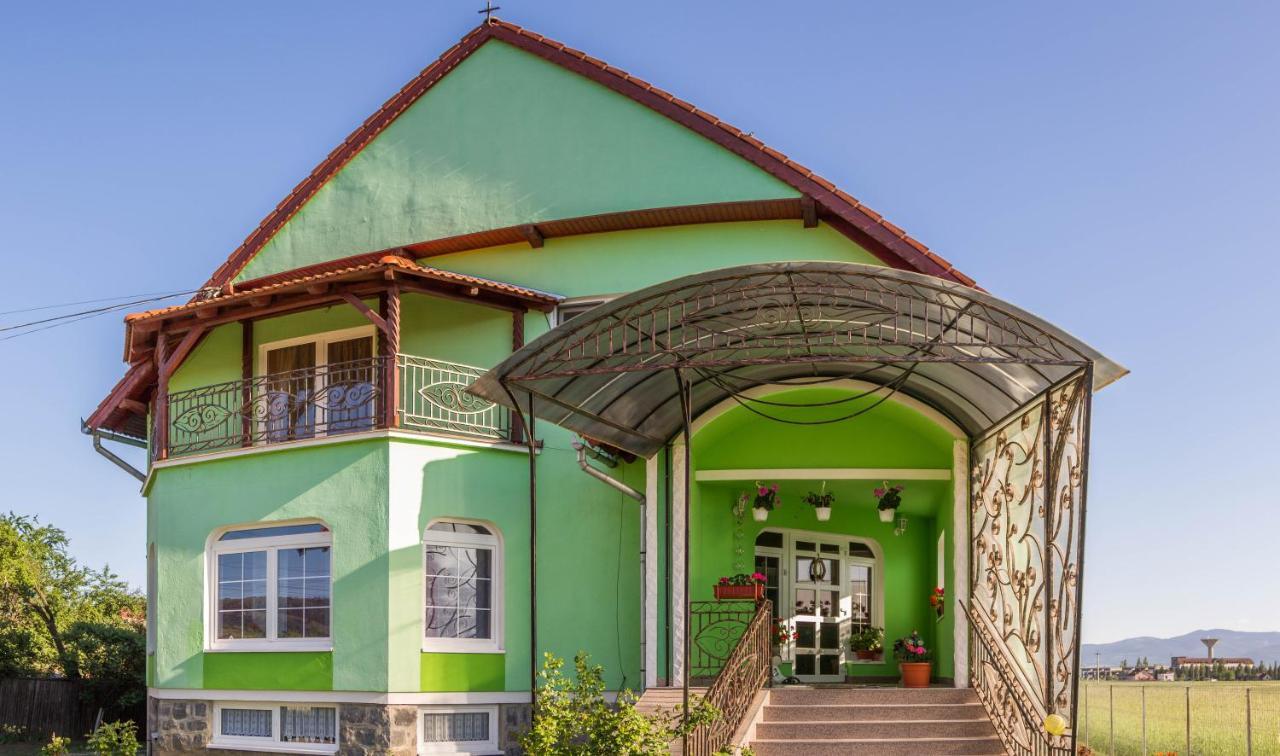 Szasz&Szasz Panzio Bed & Breakfast Gheorgheni  Eksteriør bilde